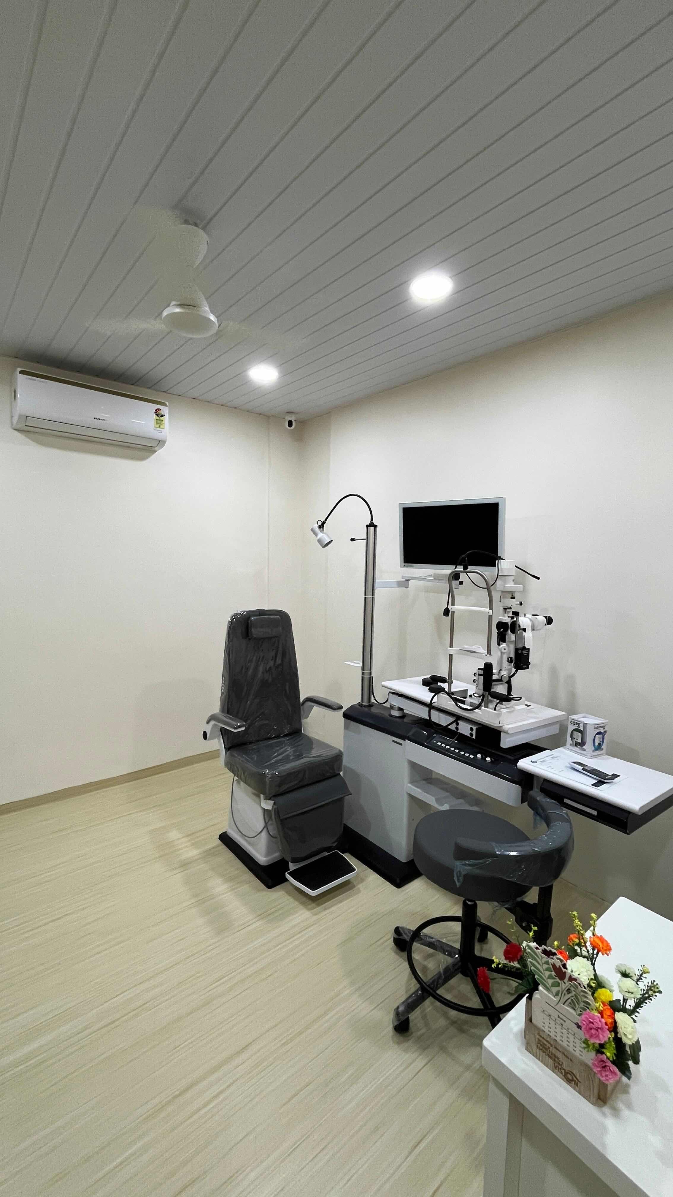 Eye testing on advanced diagnostic equipment