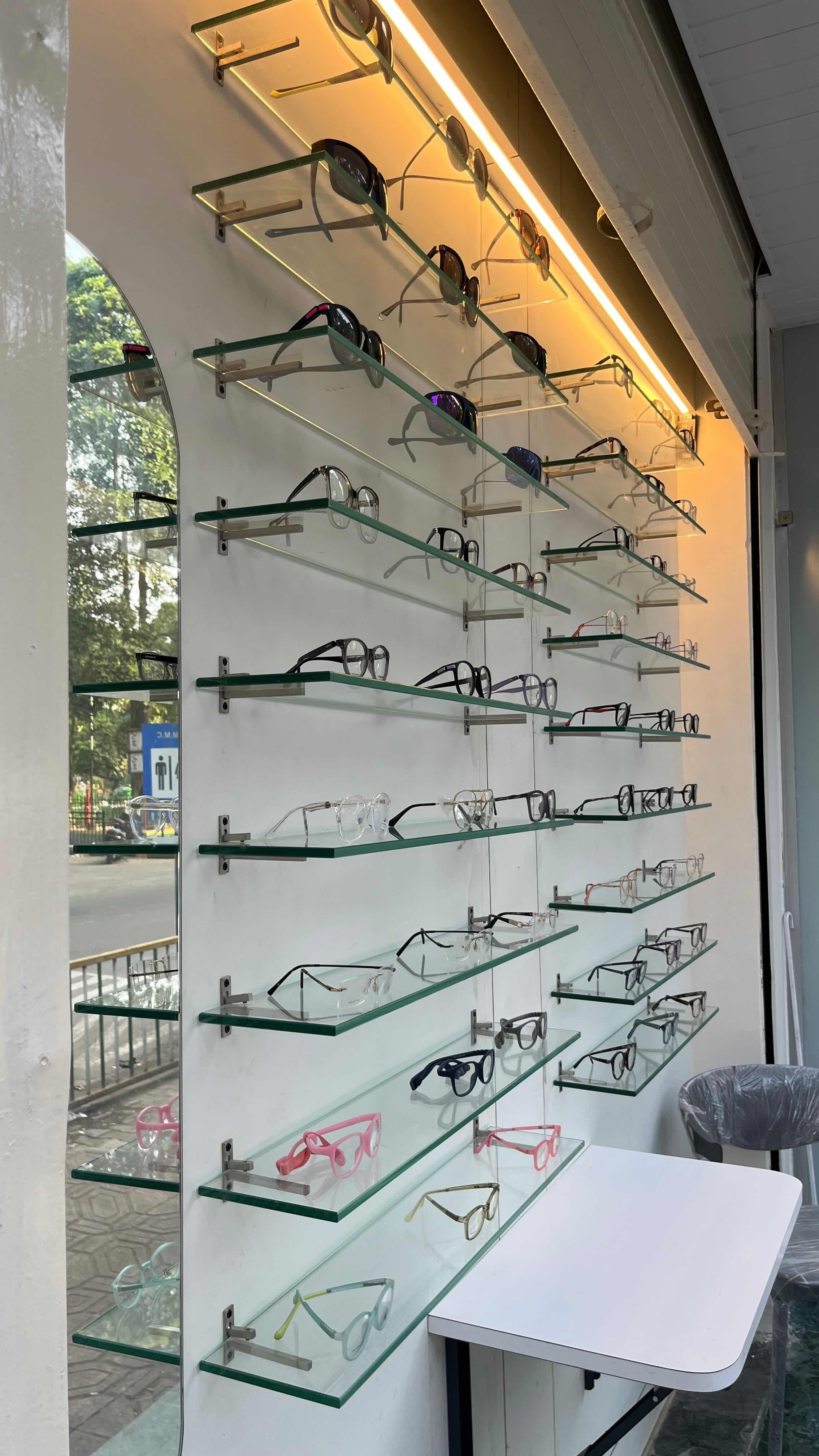In-house optical store with spectacle frames